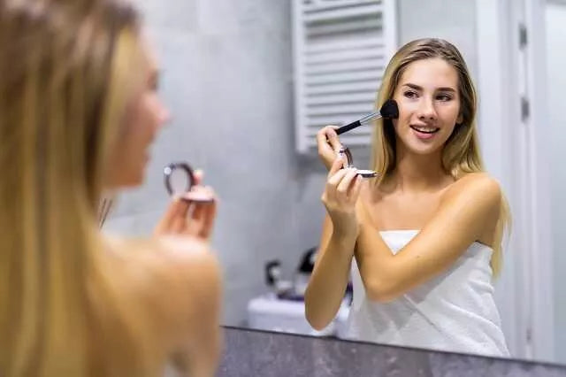 Bronzer dla jasnej karnacji – sprawdź nasze propozycje