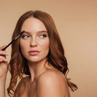 Jak wykonać delikatny makijaż dzienny? Naturalny make-up na wieczór