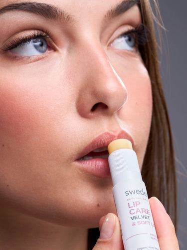 LIP CARE - OCHRONNA POMADKA DO UST