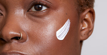 Jak głęboko nawilżyć skórę twarzy? Poznaj metody, które naprawdę działają na cerę odwodnioną