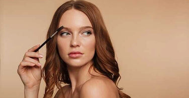 Jak wykonać delikatny makijaż dzienny? Naturalny make-up na wieczór