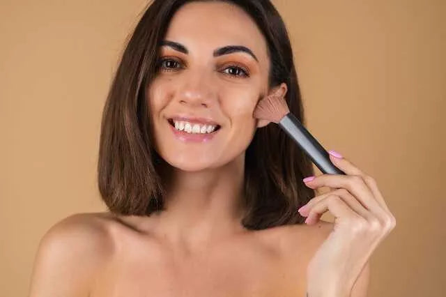Konturowanie twarzy na sucho — jakich produktów użyć?