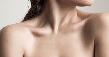 Odparzenia pod piersiami – objawy, przyczyny i sposoby, jak sobie z nimi radzić