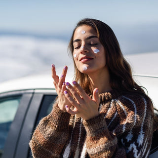 Jaki SPF na zimę? Dlaczego jest niezbędny i jak go mądrze stosować?