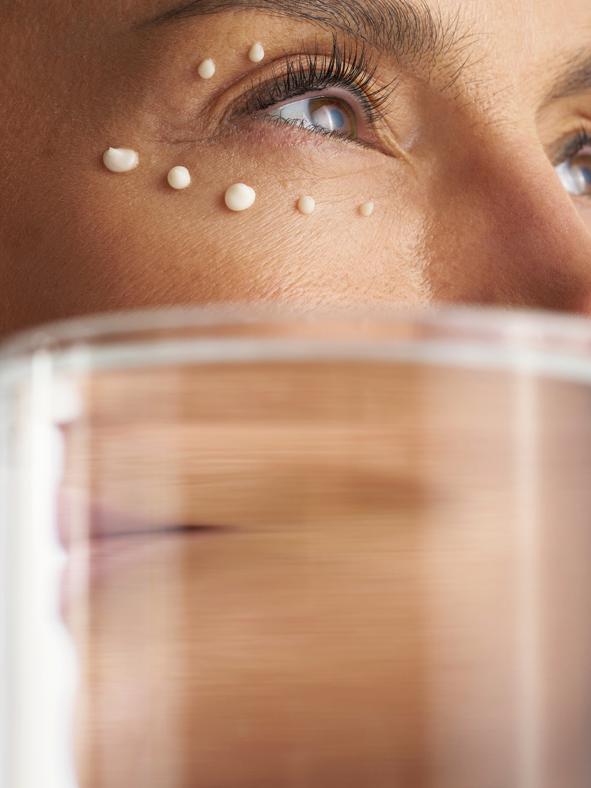 GLOW LIFT Eye Contour Cream – gładsza, bardziej elastyczna skóra wokół oczu